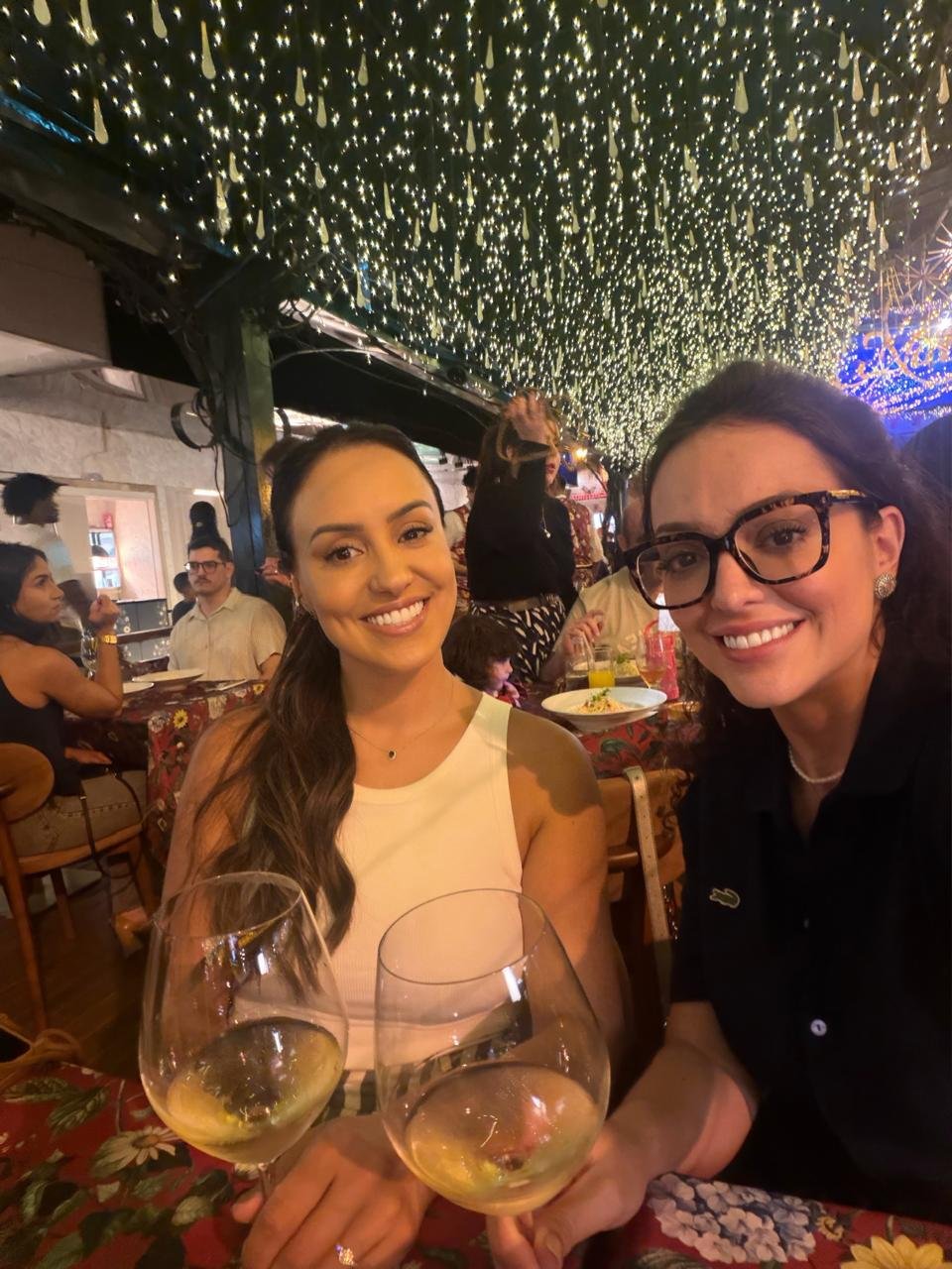 Mari Winck, CEO do Grupo Emir no Brasil, esteve reunida neste domingo 12/07 com Juliana Luz, diretora e idealizadora da Casa Lugano, o mais novo e promissor lançamento da tradicional marca gaúcha Lugano, que carrega quase 50 anos de história no mercado.